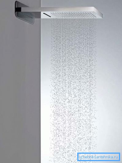 Regadera moderna con suministro de agua oculta. Regadera moderna con suministro de agua oculta.