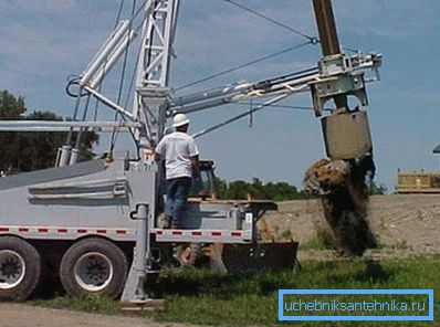 El equipamiento moderno del pozo permite excavar una mina en cuestión de horas. El equipamiento moderno del pozo permite excavar una mina en cuestión de horas.