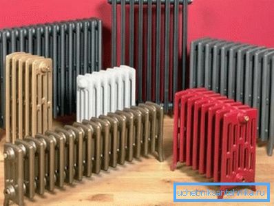 Baterías modernas de hierro fundido, algunos fabricantes producen con patas, como un radiador de piso Baterías modernas de hierro fundido, algunos fabricantes producen con patas, como un radiador de piso