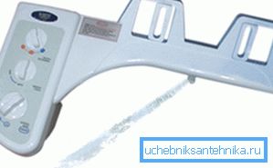 Sistema especial, que se instala bajo la cubierta e implementa las funciones de un bidé Sistema especial, que se instala bajo la cubierta e implementa las funciones de un bidé