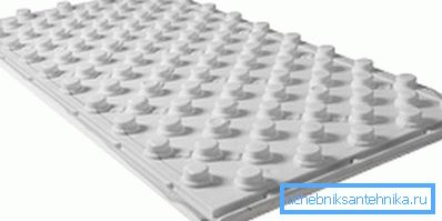 Las esteras especiales aislantes del calor facilitarán la instalación de tuberías. Las esteras especiales aislantes del calor facilitarán la instalación de tuberías.