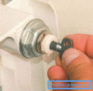 Llave especial para la grúa de Mayevsky. Llave especial para la grúa de Mayevsky.