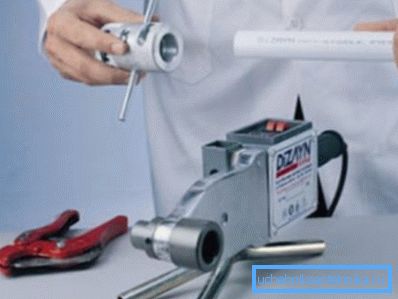 Soldador especial, que se utiliza cuando se trabaja con dicho material Soldador especial, que se utiliza cuando se trabaja con dicho material