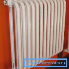 La salida de calor promedio de una sección es de 100 W La salida de calor promedio de una sección es de 100 W