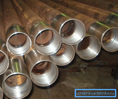 Acero: material duradero, utilizado a menudo en la toma de agua del dispositivo. Acero: material duradero, utilizado a menudo en la toma de agua del dispositivo.