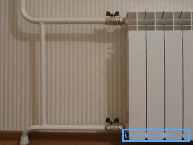 Las tuberías de acero se utilizaron en casi todos los edificios del período soviético. Las tuberías de acero se utilizaron en casi todos los edificios del período soviético.