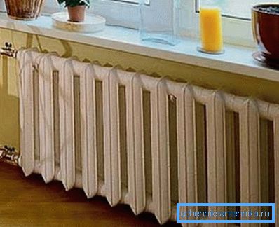 Las baterías viejas de hierro fundido no son las más atractivas, no siempre son fáciles de colocar en el interior de la habitación. Las baterías viejas de hierro fundido no son las más atractivas, no siempre son fáciles de colocar en el interior de la habitación.