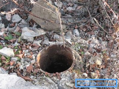 Los pozos antiguos sin explotar pueden representar una amenaza de contaminación para los acuíferos. Los pozos antiguos sin explotar pueden representar una amenaza de contaminación para los acuíferos.