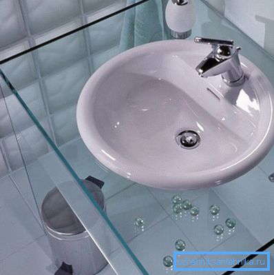 El vidrio le dará airidad al baño. El vidrio le dará airidad al baño.