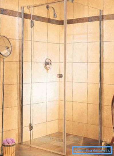 Cortinas de vidrio para cabina de ducha sin palet.