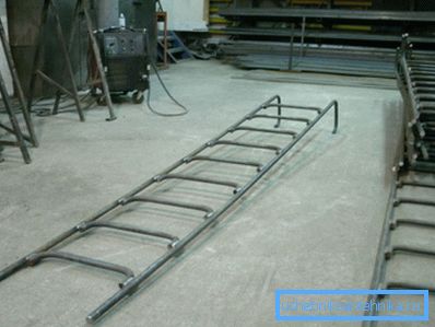 Escaleras de metal soldado para pozos de alcantarillado. Escaleras de metal soldado para pozos de alcantarillado.