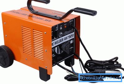 Soldadora para unir productos metálicos. Soldadora para unir productos metálicos.