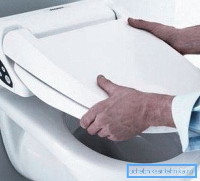 Así que el inodoro habitual se convierte en una calefacción. Así que el inodoro habitual se convierte en una calefacción.