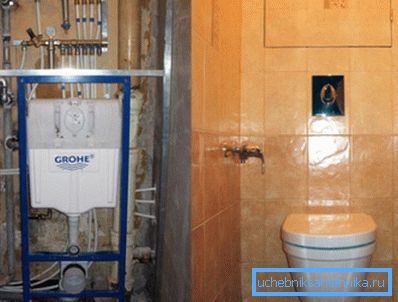 Parece la habitación después del final del trabajo. Parece la habitación después del final del trabajo.