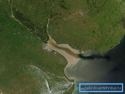 El agua que fluye inevitablemente lleva lodo el agua que fluye inevitablemente lleva lodo