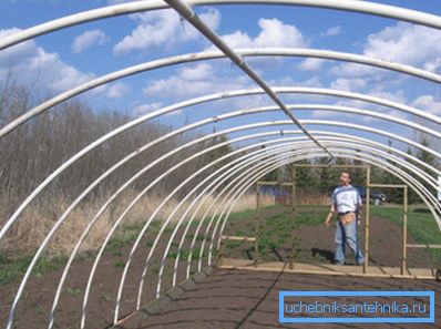 Tuberías de PVC para invernaderos, en forma de hemisferio. Tuberías de PVC para invernaderos, en forma de hemisferio.