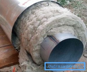 El aislamiento térmico del canal de la chimenea se hace con el propósito inverso: para evitar la propagación del calor. El aislamiento térmico del canal de la chimenea se hace con el propósito inverso: para evitar la propagación del calor.
