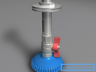 Dispositivo típico de difusión de agua para una ducha de verano en el país. Dispositivo típico de difusión de agua para una ducha de verano en el país.