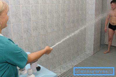 Acupresión en el cuerpo del paciente. Acupresión en el cuerpo del paciente.