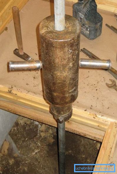 El punto de toma de agua se puede hacer directamente en el sótano de la casa. El punto de toma de agua se puede hacer directamente en el sótano de la casa.