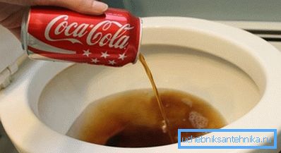 Sediento inodoro inodoro, medio litro, bebidas a la vez. Sediento inodoro inodoro, medio litro, bebidas a la vez.