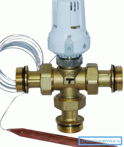 Válvula termostática de tres vías con sensor de inmersión.