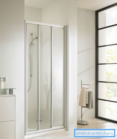 Puertas de ducha deslizantes: diseño, material,