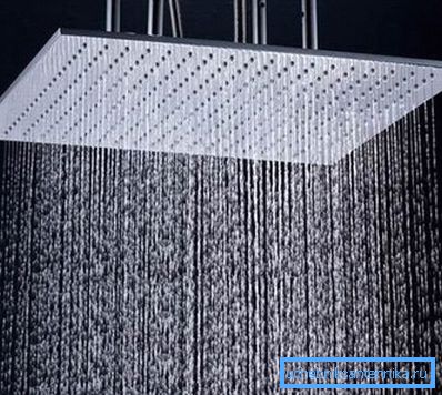 Lluvia tropical en baño privado. Lluvia tropical en baño privado.