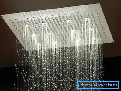 Ducha de lluvia puede ser equipada con iluminación adicional. Ducha de lluvia puede ser equipada con iluminación adicional.
