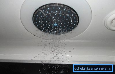 Ducha de lluvia en una caja espaciosa 170 170 cm. Ducha de lluvia en una caja espaciosa 170 170 cm.