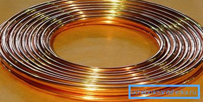 Tubería de cobre para calefacción por suelo radiante. Tubería de cobre para calefacción por suelo radiante.