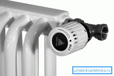 Radiador tubular de acero con cabezal térmico. Radiador tubular de acero con cabezal térmico.