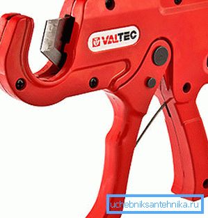 Truborez para tubos de plástico como tijeras. Truborez para tubos de plástico como tijeras.