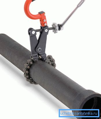 El cortador de tubos es fácil de usar, lo principal que piden los fabricantes de esta herramienta es almacenar la cadena en lugares a prueba de agua El cortador de tubos es fácil de usar, lo principal que piden los fabricantes de esta herramienta es almacenar la cadena en lugares a prueba de agua