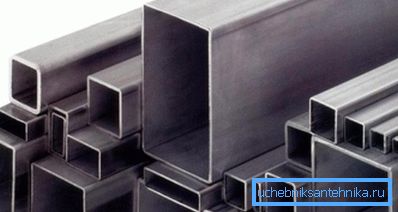 Los tubos cuadrados son un material de construcción popular. Los tubos cuadrados son un material de construcción popular.