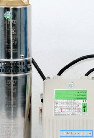 La bomba sumergible centrífuga viene con una unidad de distribución separada, que se monta en el cajón La bomba sumergible centrífuga viene con una unidad de distribución separada, que se monta en el cajón