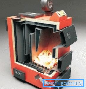 Unidad de combustible sólido en la sección. Unidad de combustible sólido en la sección.