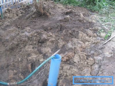 Los bordes cálidos tienen sus propios detalles. La tubería de suministro de agua no se congela incluso sin aislamiento térmico. Los bordes cálidos tienen sus propios detalles. La tubería de suministro de agua no se congela incluso sin aislamiento térmico.