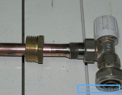 Extensión de conducto con cabezal térmico para ajuste. Extensión de conducto con cabezal térmico para ajuste.