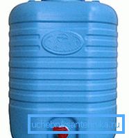 Conveniente lavabo de lavabo de plástico para dar 20 litros. Conveniente lavabo de lavabo de plástico para dar 20 litros.