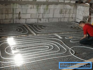 Colocación de múltiples contornos en un patrón en espiral. Colocación de múltiples contornos en un patrón en espiral.