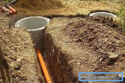 Tubería tendida al tanque séptico. Tubería tendida al tanque séptico.