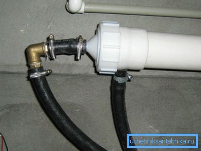 Membrana de ultrafiltración debajo del fregadero. Membrana de ultrafiltración debajo del fregadero.