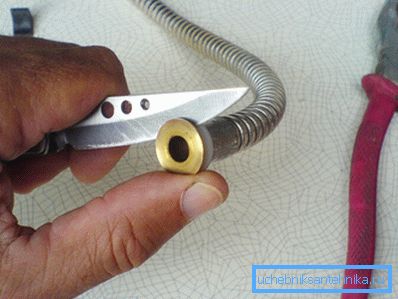 Puede golpear el compactador con un cuchillo u otra herramienta afilada. Puede golpear el compactador con un cuchillo u otra herramienta afilada.
