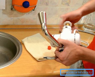 Instalamos el calentador de agua eléctrico en la grúa con nuestras propias manos. Instalamos el calentador de agua eléctrico en la grúa con nuestras propias manos.