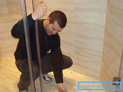 Instalación de la puerta de la cabina. Instalación de la puerta de la cabina.