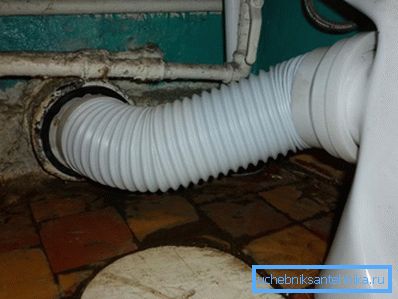 Instalación de un tubo corrugado en desplazamiento horizontal. Instalación de un tubo corrugado en desplazamiento horizontal.