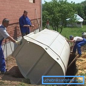 La instalación de un tanque séptico se realiza cerca de la casa, pero lo más cerca posible del camino. La instalación de un tanque séptico se realiza cerca de la casa, pero lo más cerca posible del camino.