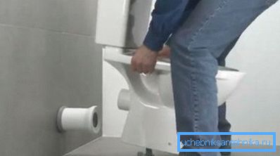Instalación del baño en el lugar preparado. Instalación del baño en el lugar preparado.