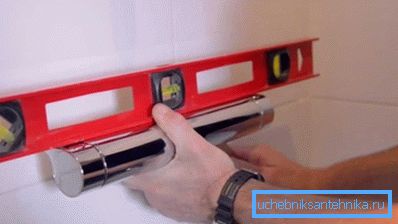 Instalación del dispositivo en la pared. Instalación del dispositivo en la pared.